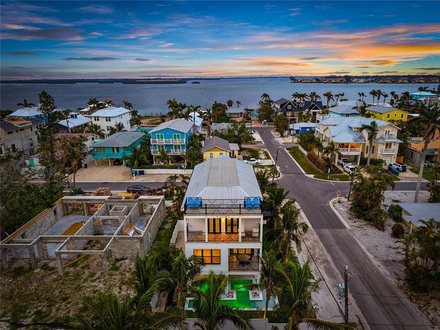 2200 AVENUE B, Bradenton Beach, FL 34217