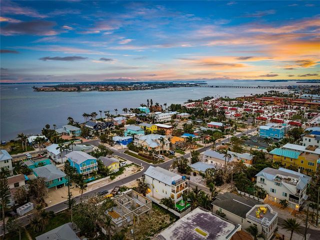 2200 AVENUE B, Bradenton Beach, FL 34217