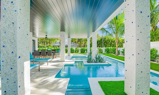 2200 AVENUE B, Bradenton Beach, FL 34217