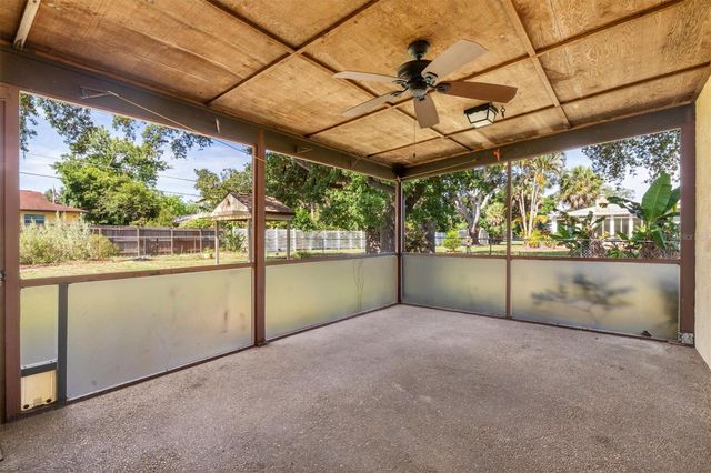 1505 PINE STREET E, Nokomis, FL 34275