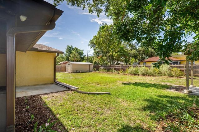 1505 PINE STREET E, Nokomis, FL 34275