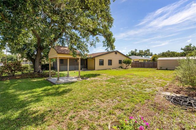 1505 PINE STREET E, Nokomis, FL 34275