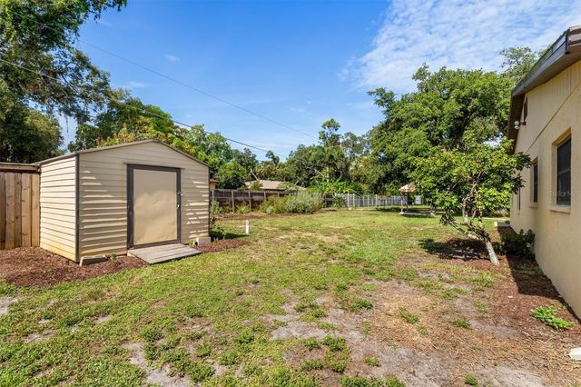 1505 PINE STREET E, Nokomis, FL 34275