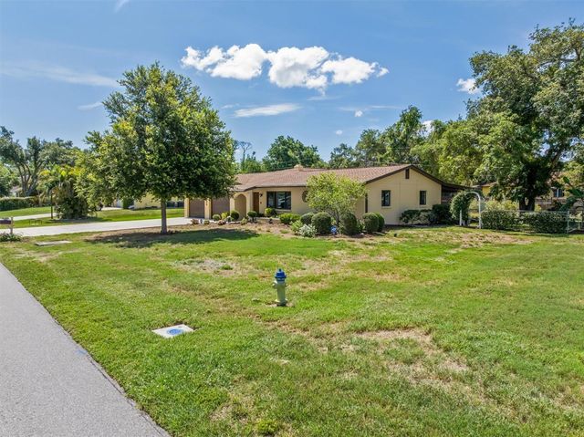 1505 PINE STREET E, Nokomis, FL 34275