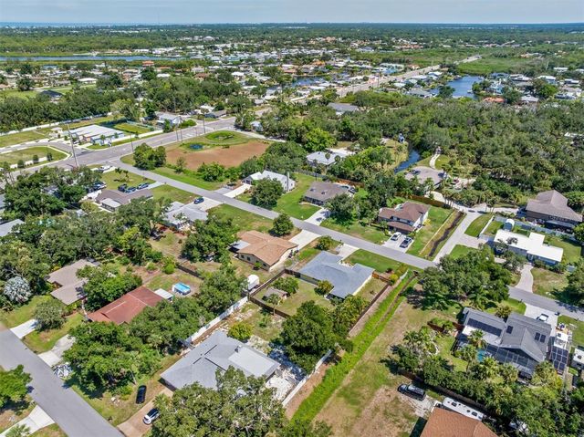 1505 PINE STREET E, Nokomis, FL 34275