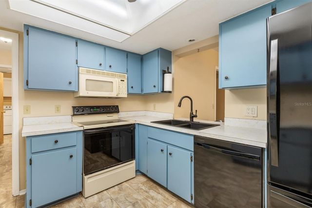 1505 PINE STREET E, Nokomis, FL 34275