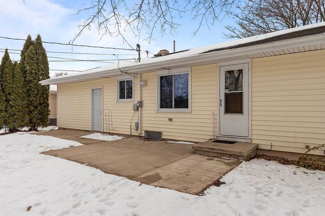 336 MCKINLEY AVENUE, Omro, WI 54963