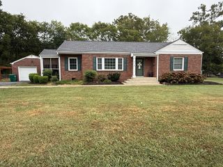 313 Castle Heights Ave, Lebanon, TN 37087