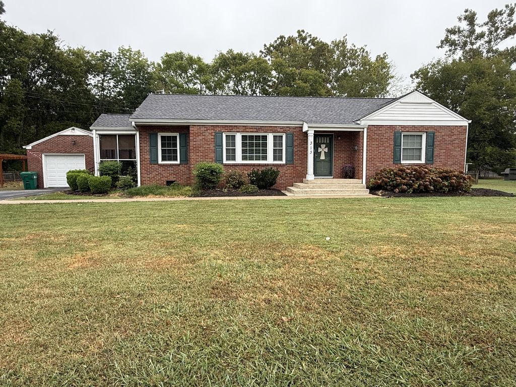 313 Castle Heights Ave, Lebanon, TN 37087