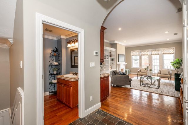 961 Hatch Street, Cincinnati, OH 45202