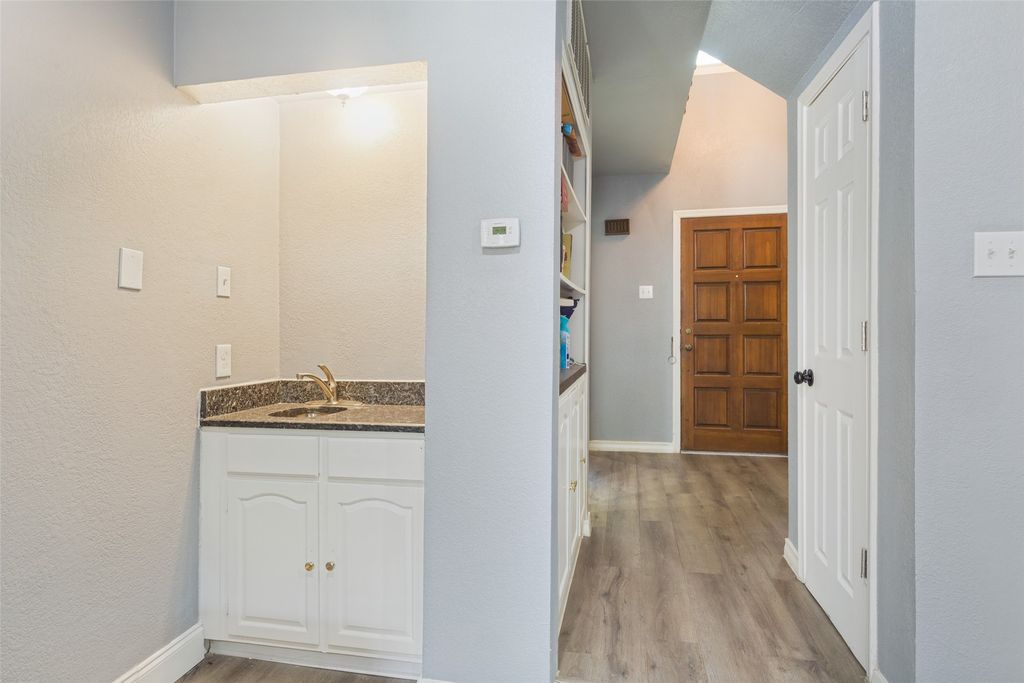 531 Campana Court, Irving, TX 75061 — photo 4