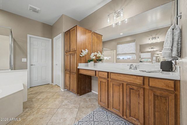 1076 E EUCLID Avenue, Gilbert, AZ 85297