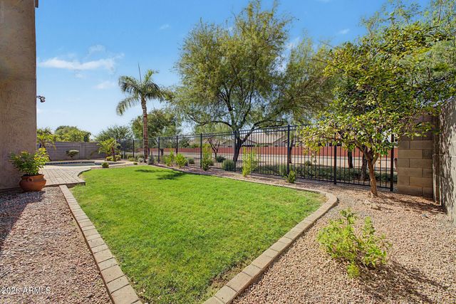 1076 E EUCLID Avenue, Gilbert, AZ 85297