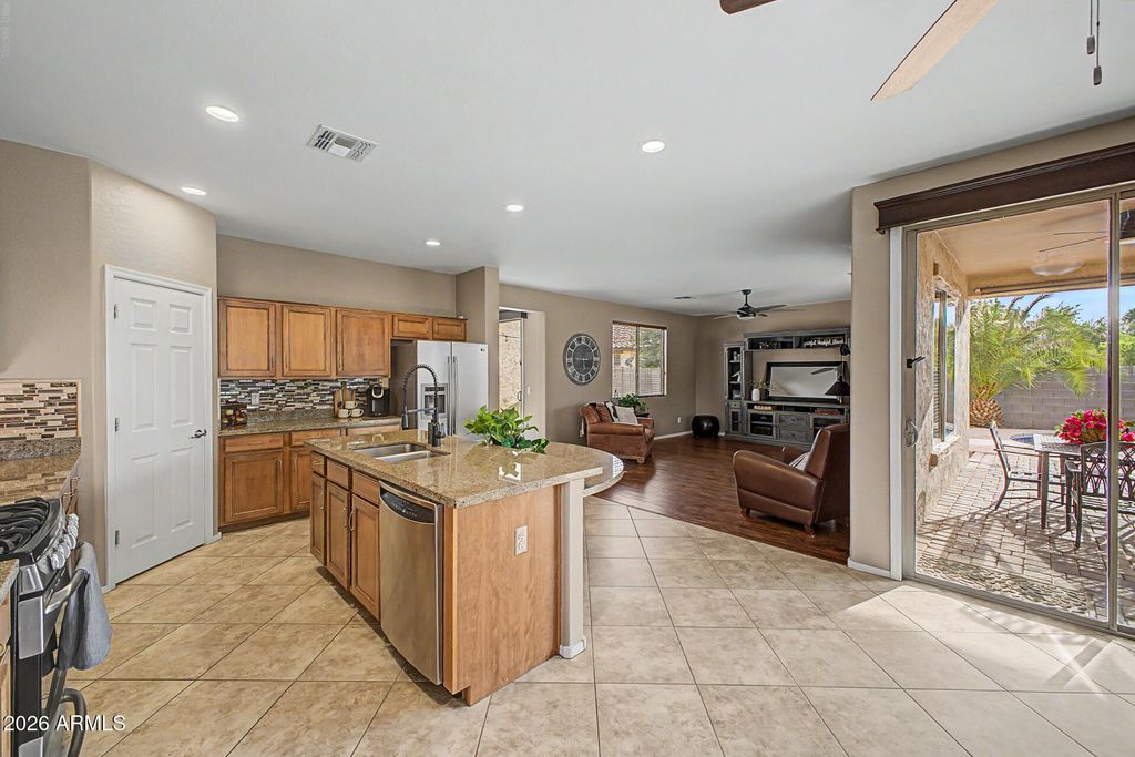 1076 E EUCLID Avenue, Gilbert, AZ 85297 — photo 3