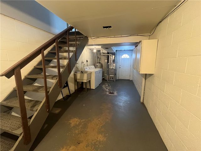 8239 Elaine Dr, Mccandless, PA 15237