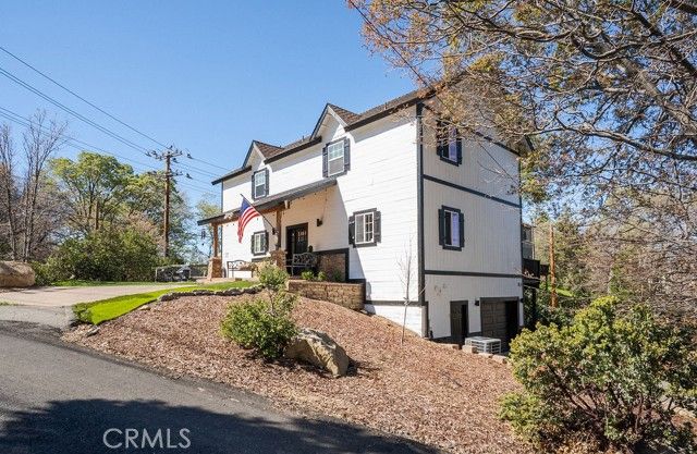 1498 Deer Way, Lake Arrowhead, CA 92352