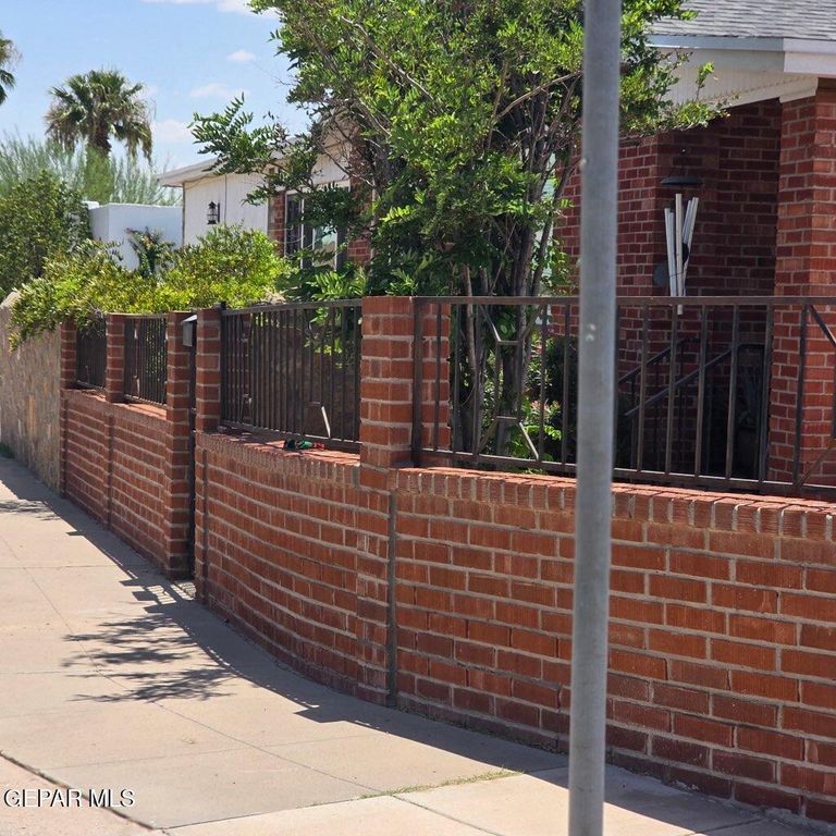4642 Walter Ln B, El Paso, TX 79903