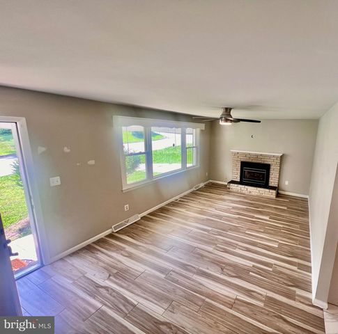 9109 PINEHURST DR, Fort Washington, MD 20744