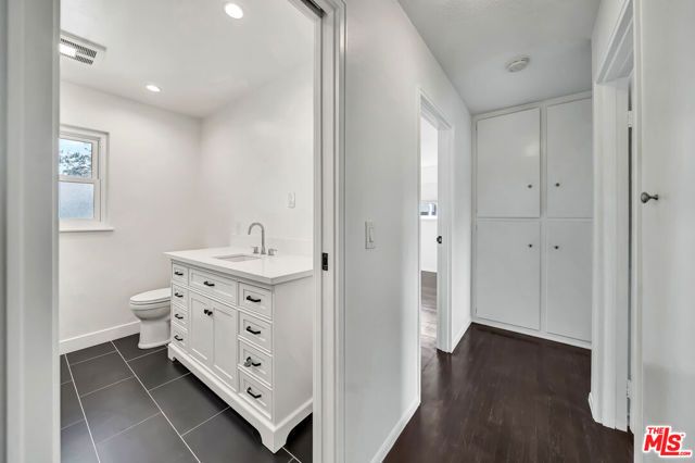23008 Hamlin Street, West Hills (los Angeles), CA 91307
