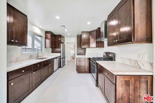 23008 Hamlin Street, West Hills (los Angeles), CA 91307