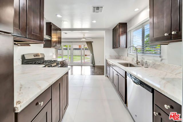 23008 Hamlin Street, West Hills (los Angeles), CA 91307