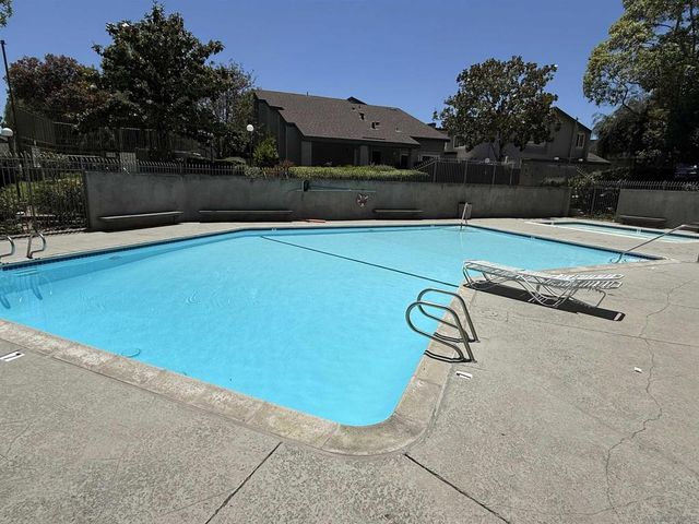10873 Caravelle Pl, San Diego, CA 92124
