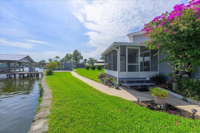 164 Moonlite Dr, Welaka, FL 32193