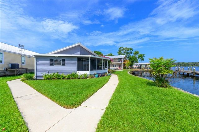 164 Moonlite Dr, Welaka, FL 32193