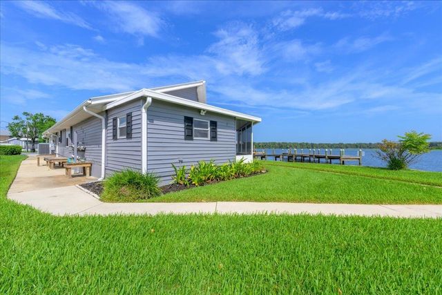 164 Moonlite Dr, Welaka, FL 32193