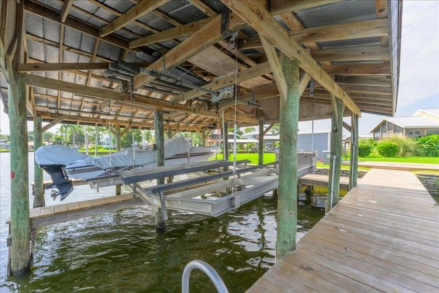 164 Moonlite Dr, Welaka, FL 32193