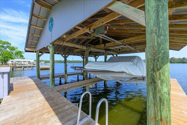 164 Moonlite Dr, Welaka, FL 32193