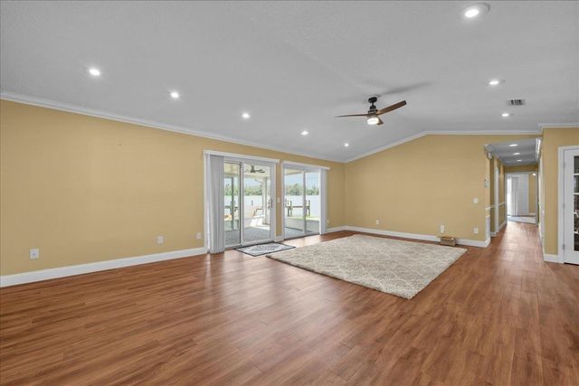 164 Moonlite Dr, Welaka, FL 32193