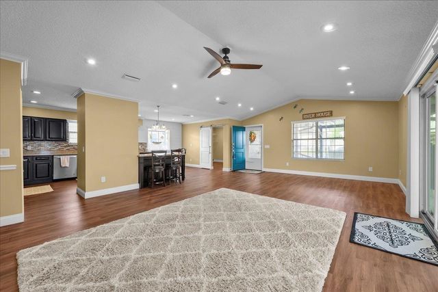 164 Moonlite Dr, Welaka, FL 32193