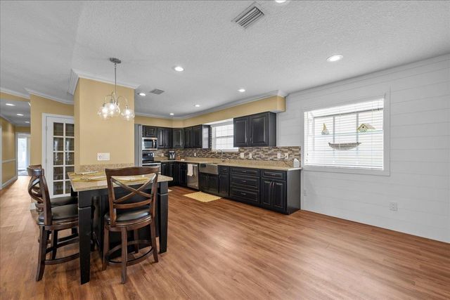 164 Moonlite Dr, Welaka, FL 32193