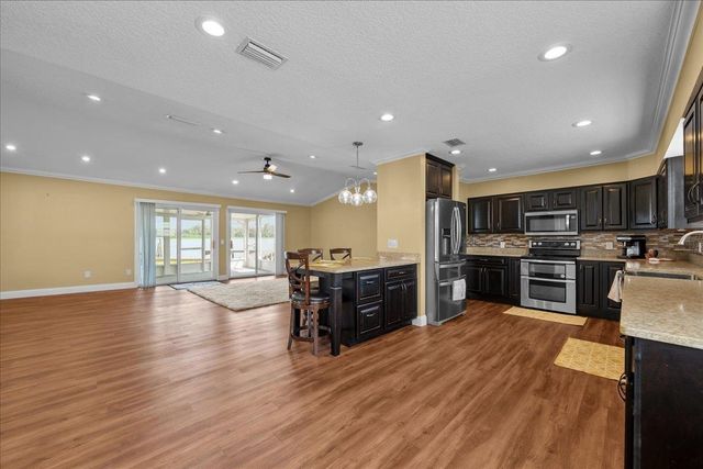 164 Moonlite Dr, Welaka, FL 32193