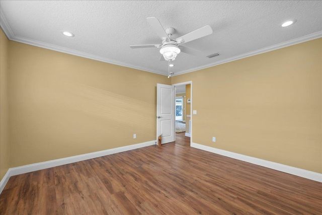 164 Moonlite Dr, Welaka, FL 32193