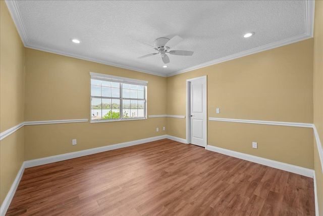 164 Moonlite Dr, Welaka, FL 32193