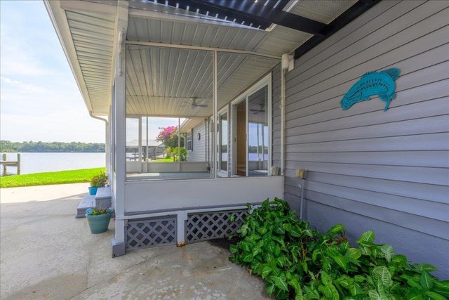 164 Moonlite Dr, Welaka, FL 32193