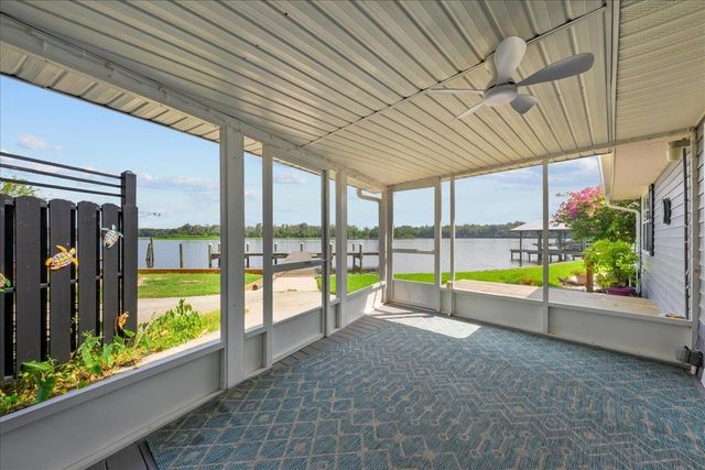 164 Moonlite Dr, Welaka, FL 32193