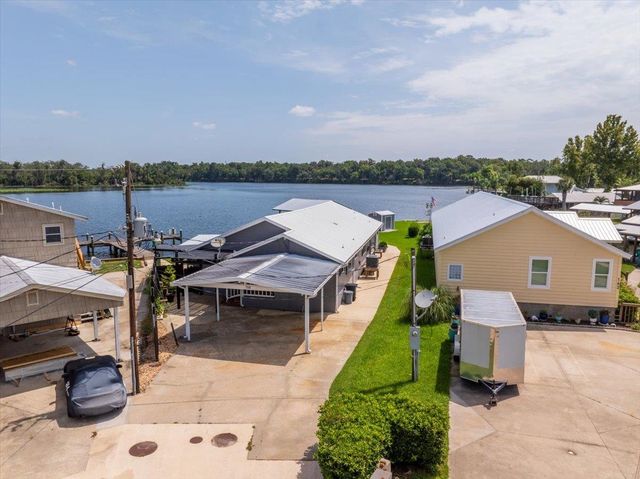 164 Moonlite Dr, Welaka, FL 32193