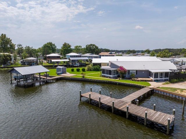 164 Moonlite Dr, Welaka, FL 32193