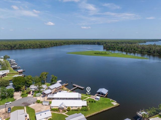 164 Moonlite Dr, Welaka, FL 32193