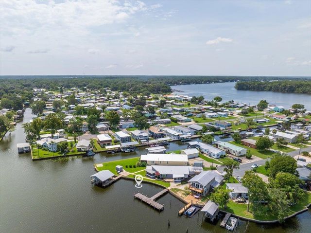 164 Moonlite Dr, Welaka, FL 32193