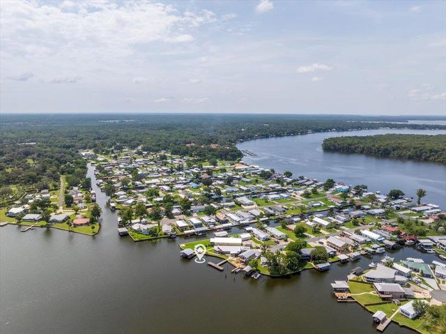 164 Moonlite Dr, Welaka, FL 32193