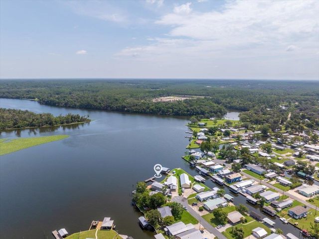 164 Moonlite Dr, Welaka, FL 32193