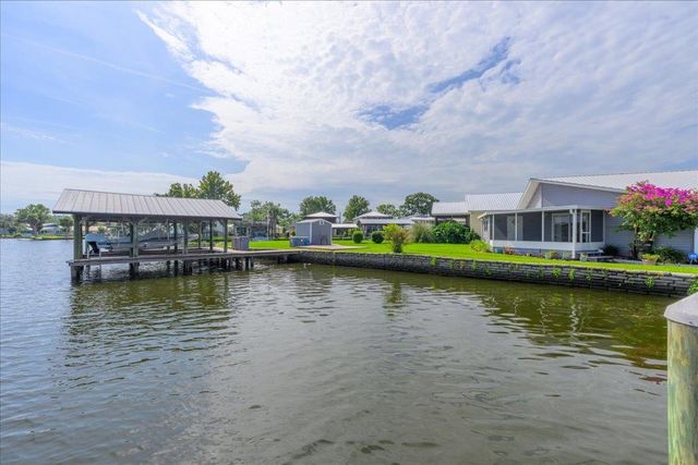 164 Moonlite Dr, Welaka, FL 32193