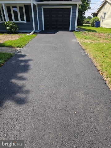 19 MESSENGER LN, Willingboro, NJ 08046