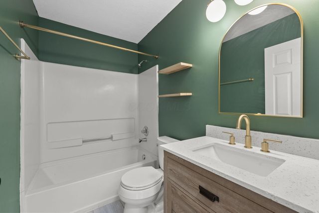 7016 Churchill Downs Drive, New Albany, OH 43054