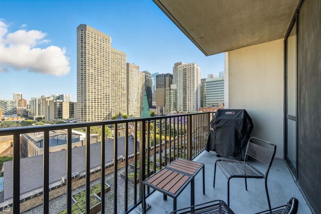 210 S Desplaines Street 807, Chicago, IL 60661