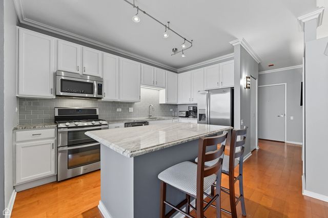 210 S Desplaines Street 807, Chicago, IL 60661
